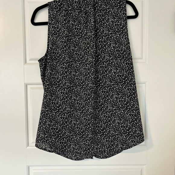 Banana republic factory button up sleeveless blouse with ruffle detail size M - Picture 3 of 5